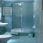 盘斯尤纳特里兹亚帕克瓦酒店 *