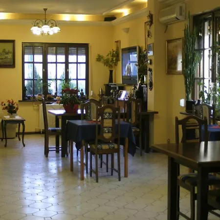 Homestay Pensjonat Rezydencja Parkowa *