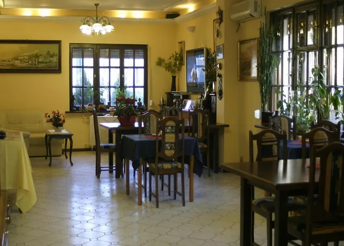 Homestay Pensjonat Rezydencja Parkowa *